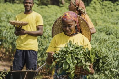 countryside-people-out-field-together